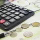 كيفية استخدام التطبيقات لمتابعة التطورات السياسية والاقتصادية