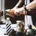 كيف تسهم المانجا في تعزيز روح التعاون بين الفنانين