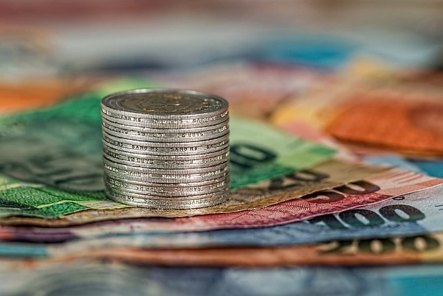 كيفية التعامل مع العملات الأجنبية لتوفير المال
