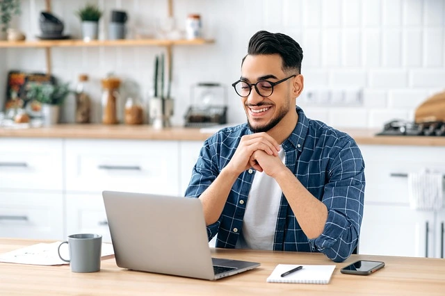 كيف يؤثر العمل عن بعد على فرص التوظيف في الخارج