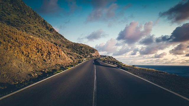 أهم التطبيقات للمسافرين لتحسين رحلتهم الرقمية