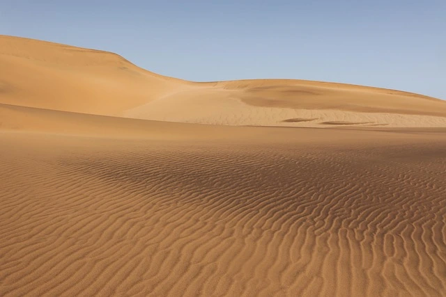 هل الدراجة النارية خيار آمن للرحلات عبر الصحراء؟