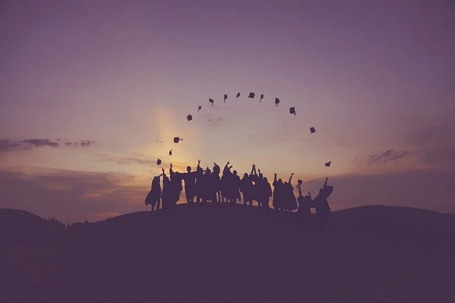كيفية التعامل مع الفروق الثقافية بين زملاء العمل لتحقيق النجاح