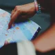 أهم التطبيقات التي يحتاجها المسافرون حول العالم