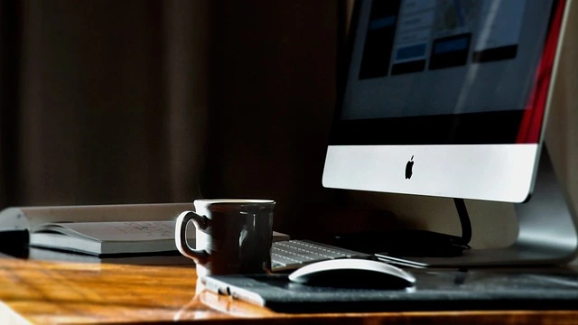 أفكار لتحسين بيئة العمل من المنزل
