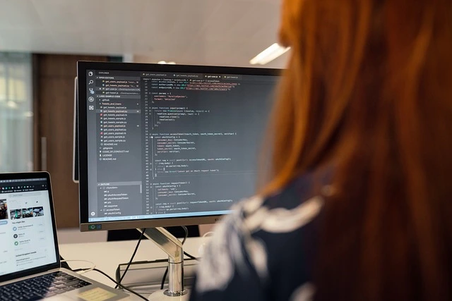 كيف تتعامل مع تحديات الابتكار في صناعة البرمجيات؟