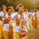كيفية الاستمتاع بالمهرجانات الثقافية الليلية
