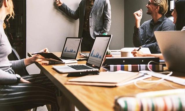 كيف تتعلم من تجارب الآخرين في الحصول على وظائف خارجية