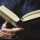 نظرة على الحب في الأدب العالمي: كيف تعكس الروايات المشاعر؟