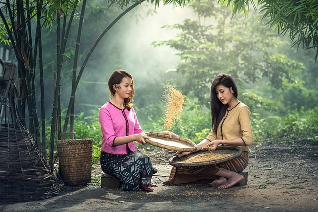 كيف تتكيف مع ثقافة العمل المختلفة في الخارج؟